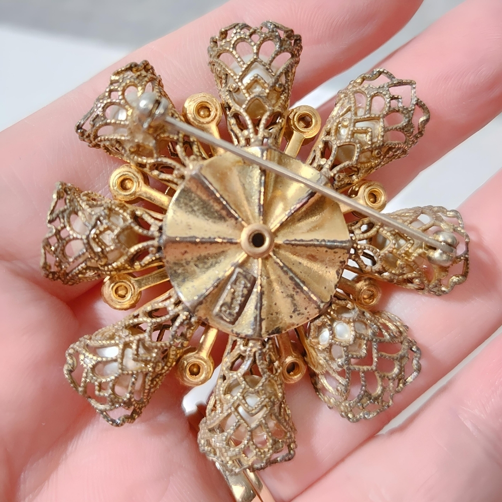 Vintage Barclay Fine Filigree Cone Petal Glass Rhinestone Faux Pearl Brooch Pin - Picture 5 of 8